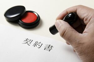 なぜ芸能界は事務所の移籍・独立トラブルが多いのか