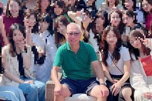 中央の男性がPR会社『ネタもと』の社長（SNSより）