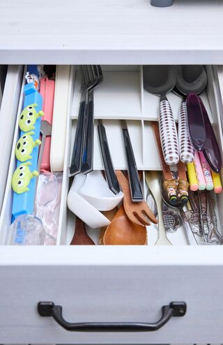 伸縮カトラリーケース（H7×W16.5～31.5×D31.5）／550円