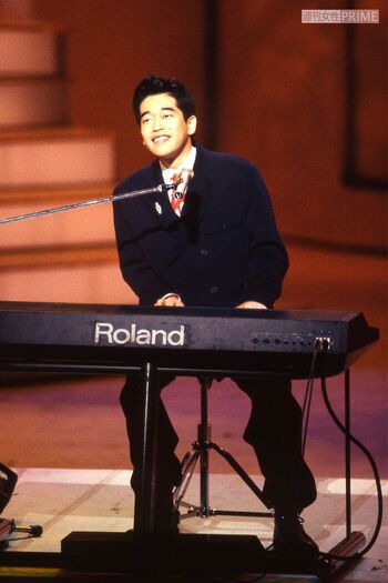 ’91年のNHK紅白歌合戦で『どんなときも。』を熱唱。この曲は翌年春の選抜高校野球入場行進曲にも選ばれた