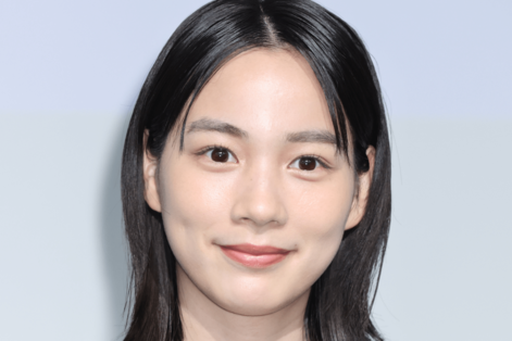 女優・のん『FRAY I.D』のビジュアル起用で「誰だかわからなかった」あどけなさを“封印”した佇まいにファ…