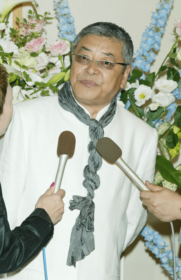 トレードマークのねじねじを着用の中尾彬さん