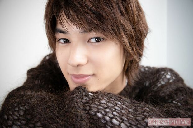 荒木飛羽（撮影／齋藤周造　ヘアメイク／反田やよい　スタイリング／YohU）