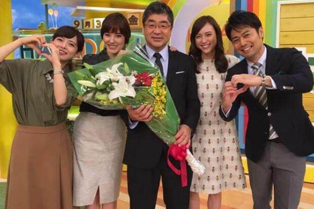 退職時にTBSの局アナらに花束を贈られる桶田敦容疑者（本人SNSより）