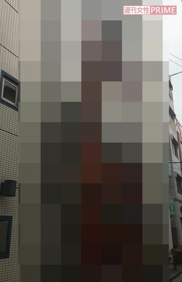 高知のエステサロンが入っていたビル。賑やかな商店街の路地裏にある