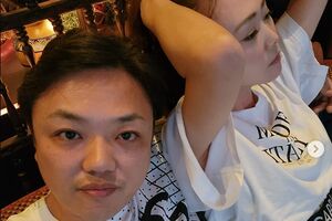 仲良しなご夫婦（与沢翼氏のインスタグラムより）