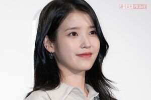 母に間違われたIU