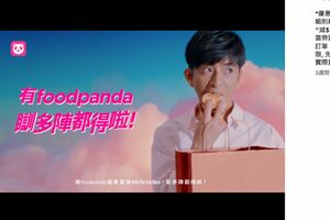 『foodpanda』香港版のキャンペーンCMに出演、『マックグリドル』を紹介する木村拓哉（公式インスタグラムより）