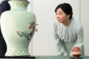9月30日、日本伝統工芸展名古屋展示にあわせて愛知県を訪問し、伝統工芸品の「尾張七宝」を鑑賞された佳子さま