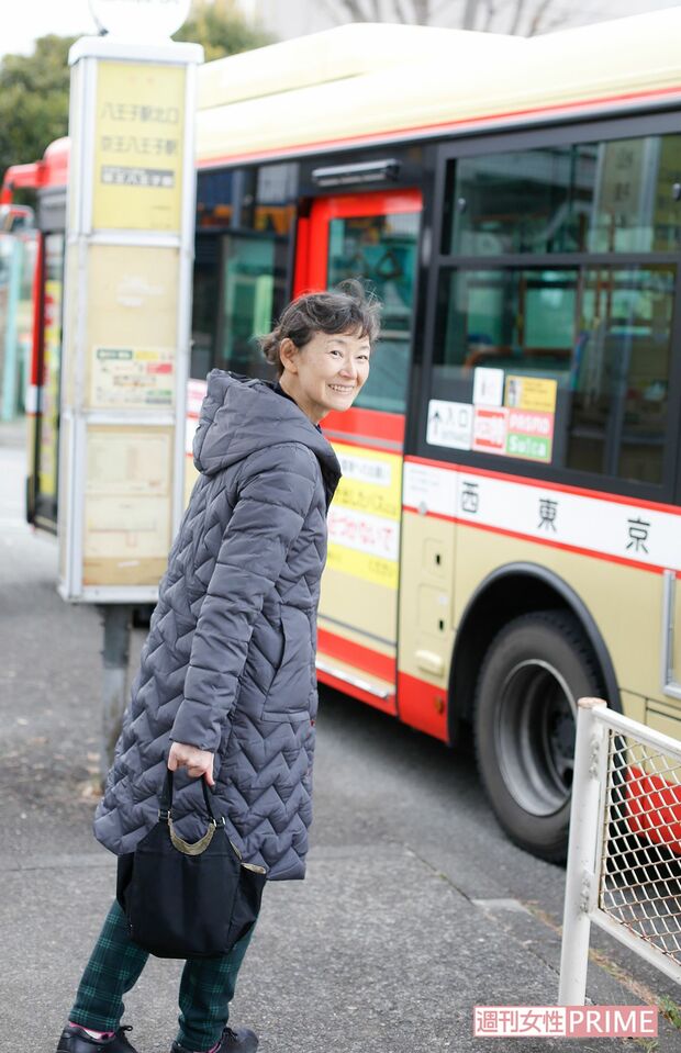 母とよく利用したバス停。ここでも多くの人のやさしさに触れた　撮影／森田晃博