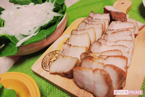 低温調理器で豚肉をじっくり加熱する。仕上がりはジューシーでやわらかい食感の料理に　スマホ懸賞