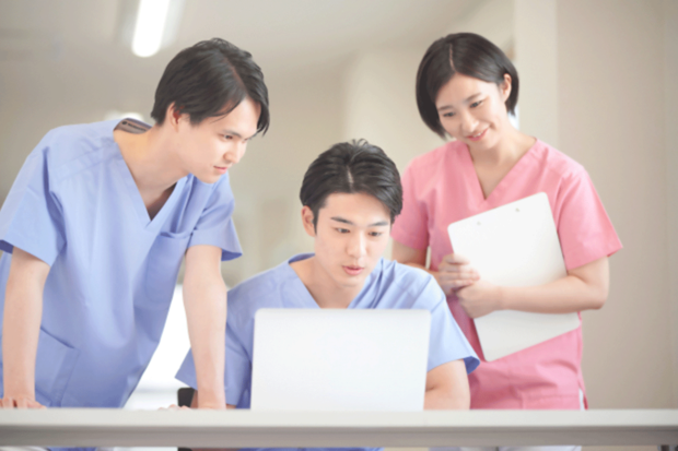 男性医師は指摘されないのに…暗黙のルールとは（※画像はイメージです）