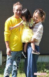 現在は石川県能美市にある一軒家で、女優で妻の飯村貴子と長女の3人で暮らしていたいしだ壱成