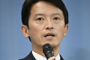 不信任決議を受けて記者会見する斎藤元彦前兵庫県知事 写真/共同通信社
