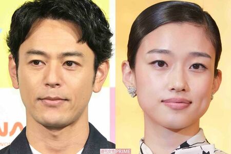 左から妻夫木聡、河合優実