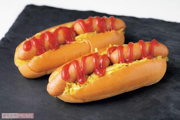 ボイルウインナーのホットドッグ（撮影／矢島泰輔）