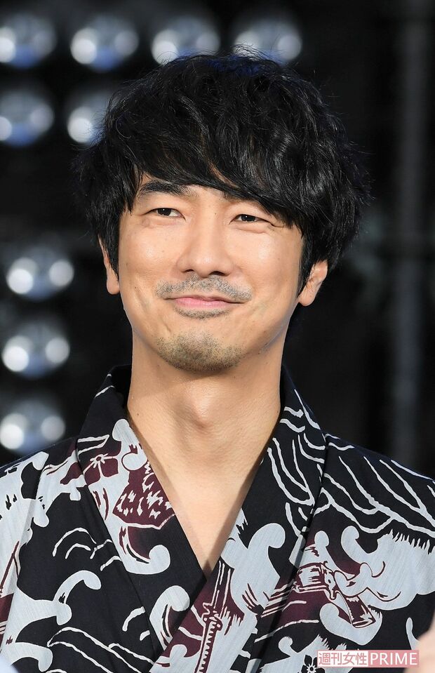 『おじさんはカワイイものがお好き。』で眞島秀和は、犬のキャラクター『パク太郎』推しのバツイチサラリーマンを演じている