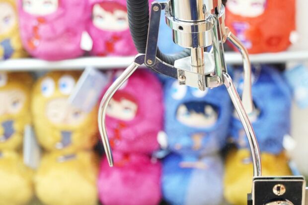 クレーンゲームのぬいぐるみには取れなかった人の“悔しい念”が……。