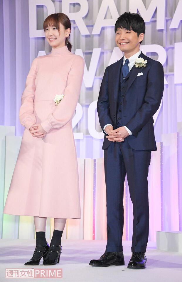 新垣結衣、星野源　撮影／高梨俊浩