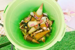 撮影が終わると食べずに捨てる人もいる(ツイッターより)