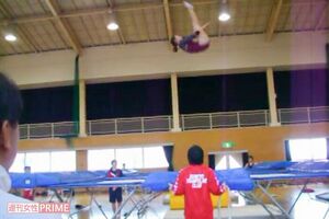 2011年2月、大学の合同合宿での練習風景。苦手を克服していく喜びをトランポリンで知った