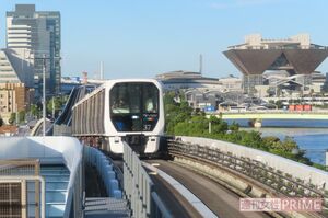 臨海副都心を走る新交通「ゆりかもめ」には外国人乗客が目立った
