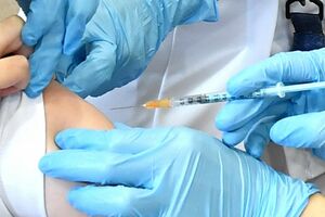 10月28日時点、国内のワクチン接種で2回目まで終えた接種率は70％以上に