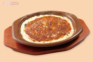 ホワイトソースはオーストラリアの自社工場で生乳をじっくり煮詰めている。『ミラノ風ドリア』300円