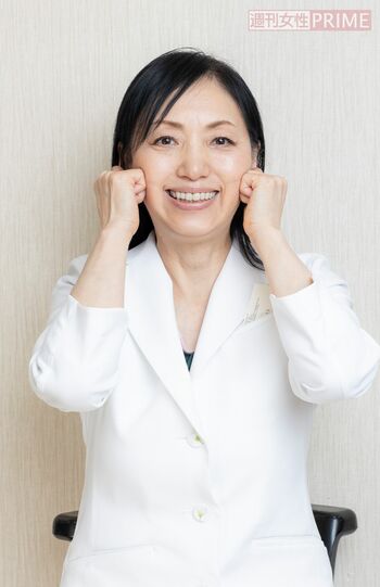 4.表情筋を感じながら刺激する(撮影/齋藤周造)