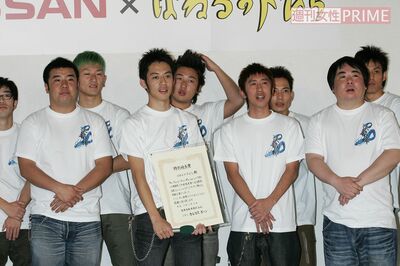 日産自動車新CM発表会に登場した『はねるのトびら』メンバー（2006年12月15日）