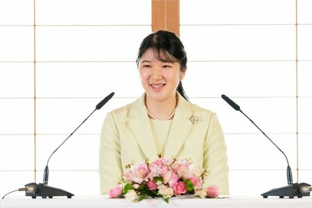 '22年3月に行われた愛子さまの成年会見。完璧なお振る舞いが話題に（宮内庁提供）