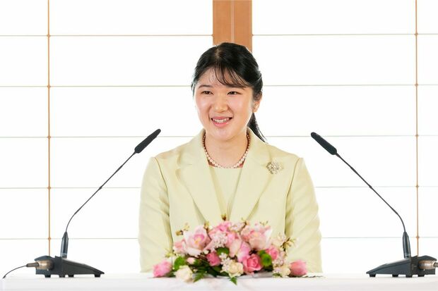 '22年3月に行われた愛子さまの成年会見。完璧なお振る舞いが話題に（宮内庁提供）