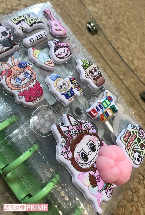 ラブブ販売元が「偽物」「有害物質が含まれている可能性も…」と指摘、世に出回っているラブブのイラストシール