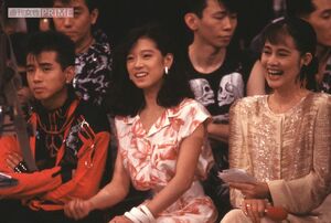 『夜のヒットスタジオ』収録時に笑顔を見せる中森明菜と、少し緊張した面持ちのチェッカーズ・藤井フミヤ(1987年)