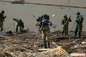 震災当初の相馬市内では自衛隊が捜索活動をしていた（'11年3月27日）