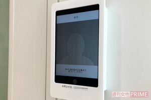 個室への入室は、顔認証システムを採用