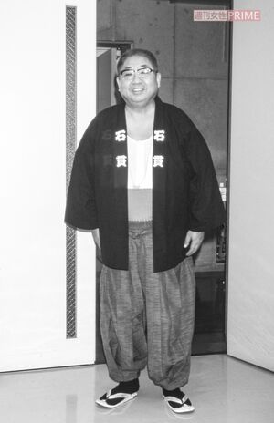 ドラマ『寺内貫太郎一家'98秋』の制作発表で貫太郎に扮した亜星さん（1998年9月撮影）