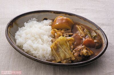骨つき肉とキャベツのポトフのカレーリメイク(撮影/廣瀬靖士)