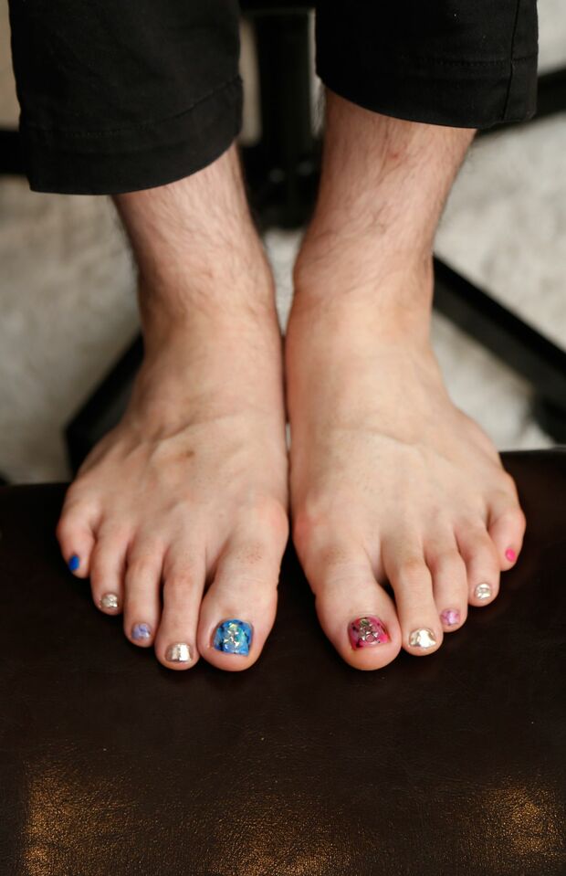 足の指のネイルに挑戦