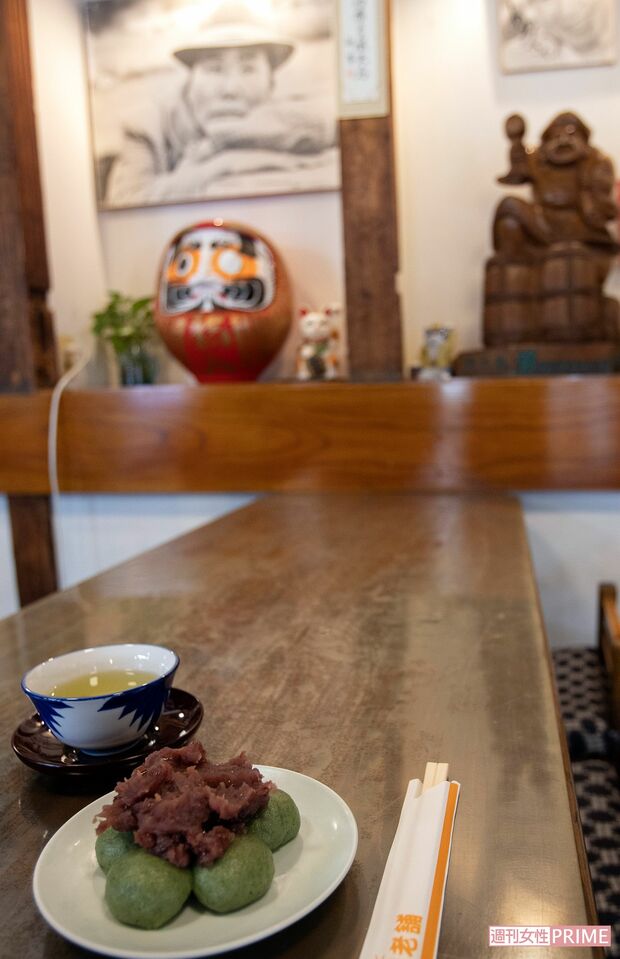 渥美さんらが「ホッとする味」と食べていた、高木屋老舗の「草だんご」　撮影／齋藤周造