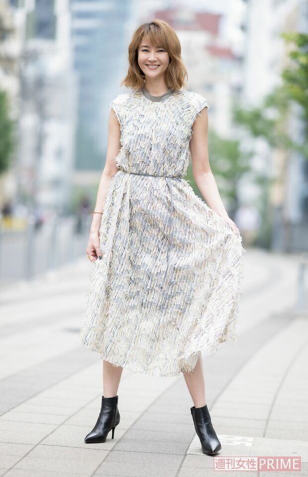 お酒も飲むし、甘いものも食べて、抜群のスタイルをキープ。「いろんなことにチャレンジして自分を飽きさせないようにしています」と話す観月ありさ