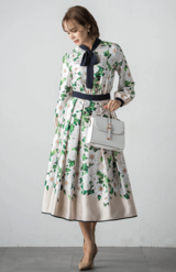 サンパウロで着用された『Viaggio Blu』のワンピース。価格は5万9400円（ブランド公式HPより）