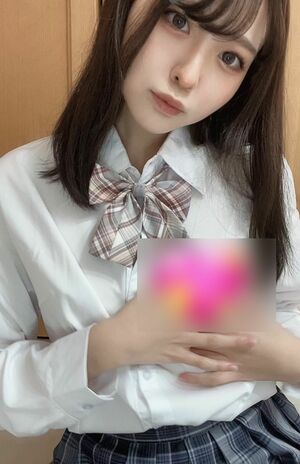 過激な写真で客を募る木村雪乃容疑者（本人SNSより）