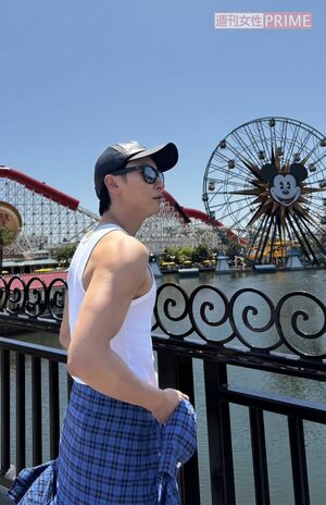 10年近くロサンゼルスに住んでいた「AAA」與真司郎（2025年6月アメリカで撮影・本人提供）