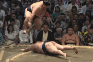 とんでもないジャンプ力を見せる大の里(相撲協会公式YouTubeより)