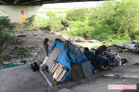 渡邉さんとアイさんが暮らしていた河渡橋西詰のテント（筆者撮影）