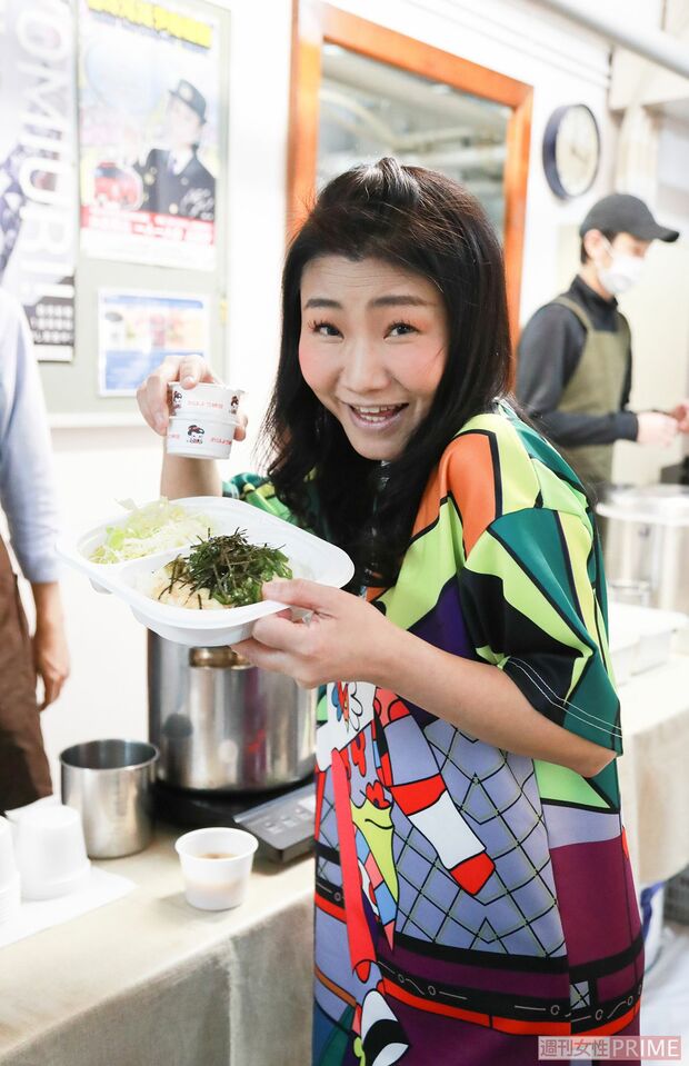 島田珠代に写真をお願いすると、バッチリ決めショット　撮影／森田晃博