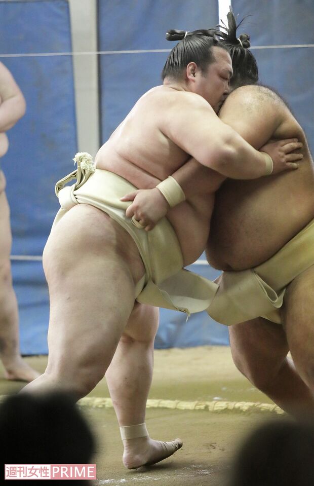 稀勢の里と高安の朝稽古（2017年3月）