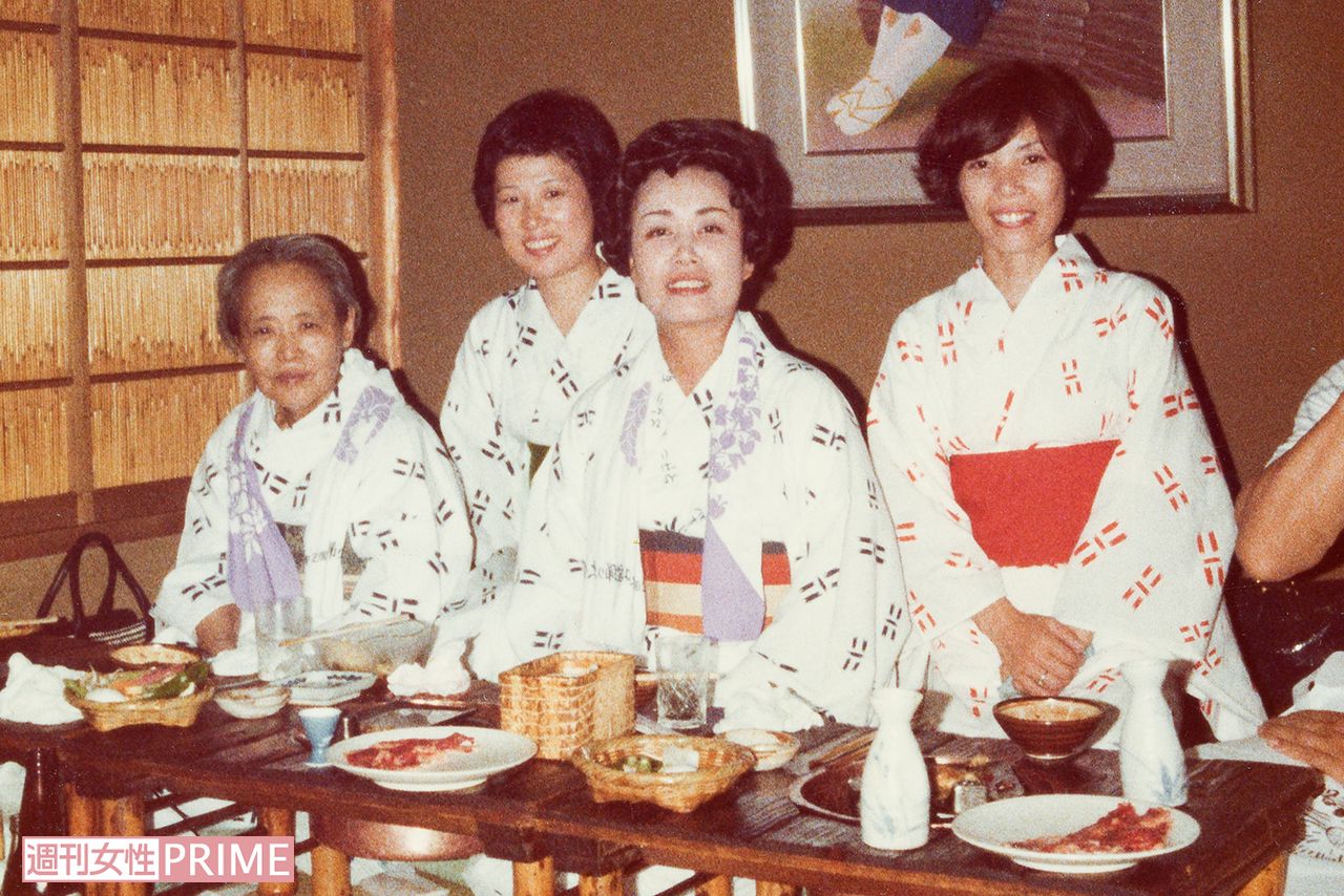 美空ひばりの画像・写真 | 昭和53年、京都の料理店「北斎」にて。（左 