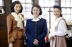 8月11日放送の112話で、鞠子（相楽樹）が会社を結婚退職するため、3姉妹を花山が撮影するシーン。その花山目線のカット